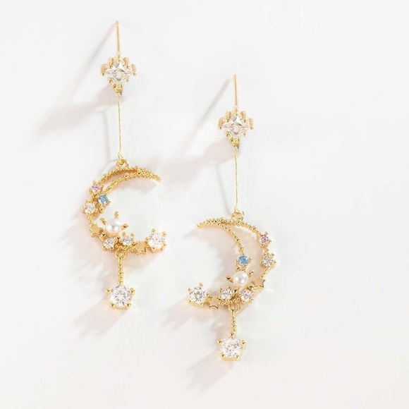 Moon and Star Pearl Earrings - Picture 2 of 5